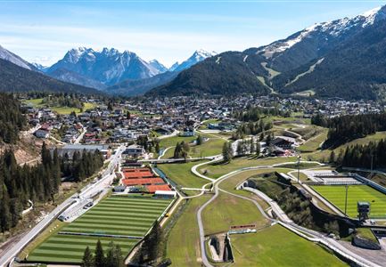 Blick auf Fußballplätze Seefeld