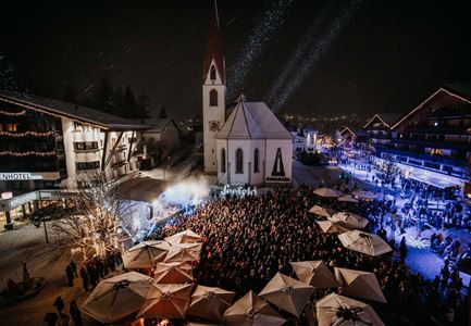 Dorfplatz mit Winterfest