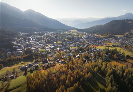 Drohnenaufnahme Geigenbühel Seefeld im Herbst