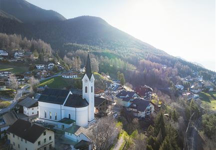 Drohnenaufnahme Reith im Frühling