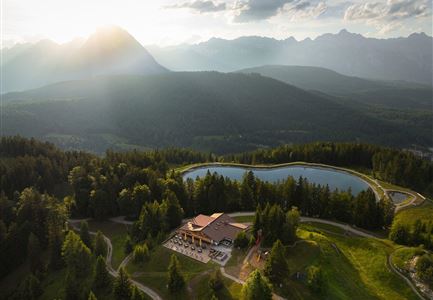 Sonnenalm Luftaufnahme mit Hoher Munde