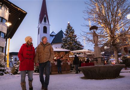 Weihnachtsmarkt Seefeld Paar