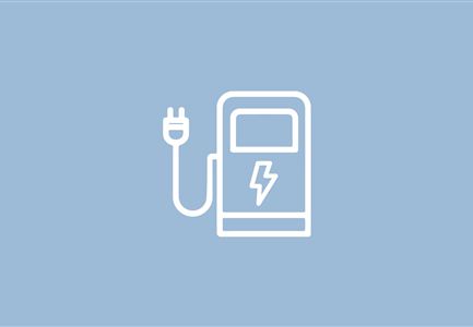 Eine stilisierte Abbildung einer Ladestation für Elektrofahrzeuge. Sie zeigt einen Ladeanschluss mit einem Blitzsymbol.