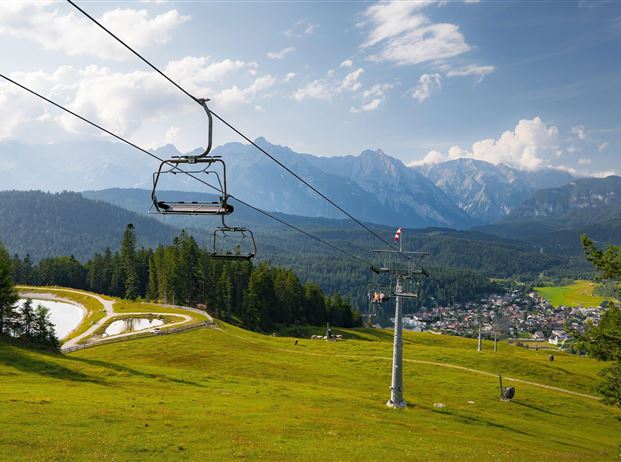 Auffahrt auf den Gschwandtkopf mit Bergpanorama