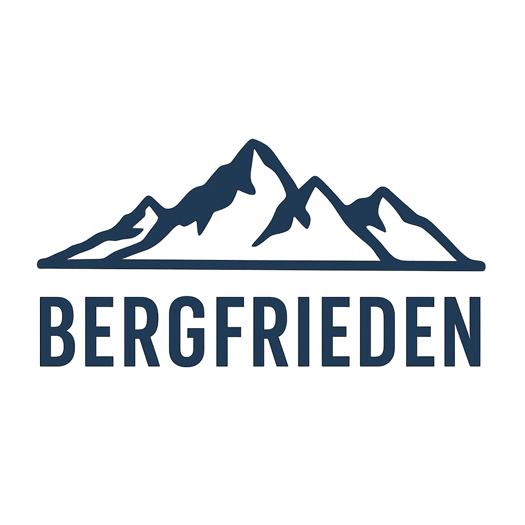 Un logo con la scritta „BERGFRIEDEN“ e montagne stilizzate sopra. I colori sono armoniosi e creano un'impressione di calma e natura.