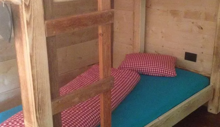 Shared room, shared shower/shared toilet, 2 bed rooms