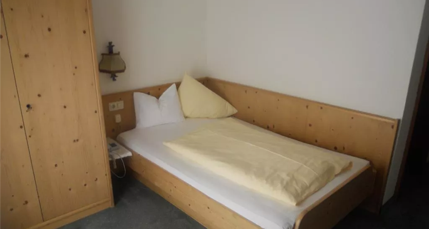 single room with shower, WC