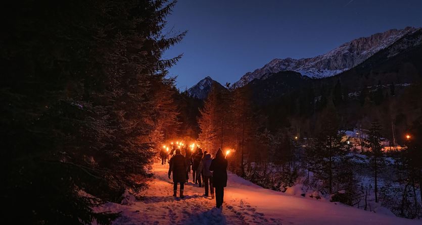 Fackelwanderung in der Region Seefeld