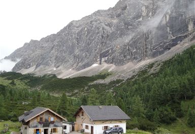 absam_hallerangeralm_von_karwendelhaus_bis_hallerangerhaus--alm_adlerweg_etappe_11_tirol_werbung_gassler_holger_absam.JPG
