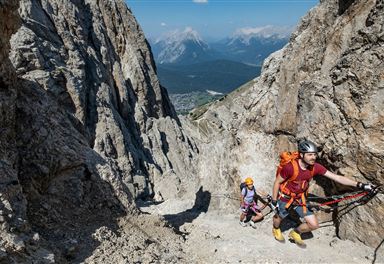 Bergsteiger am Haymon-Klettersteig
