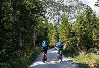 Mountainbiker im Karwendeltal