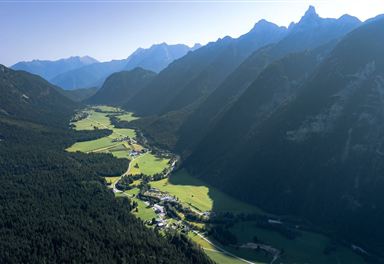 Blick ins Tal nach Unterleutasch