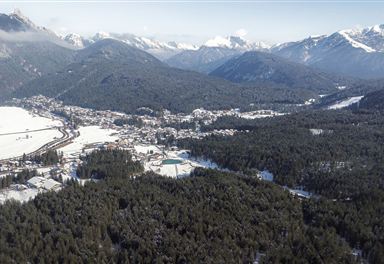 Winterliches Leutaschtal mit Weidachsee