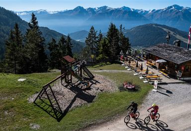 E-Biken bei der Hochegg Alm