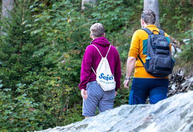 Wanderer beim Einhornmarsch