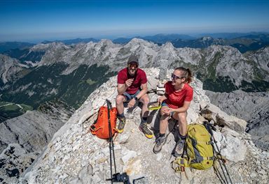 Summit snack on the Westliche Ödkarspitze
