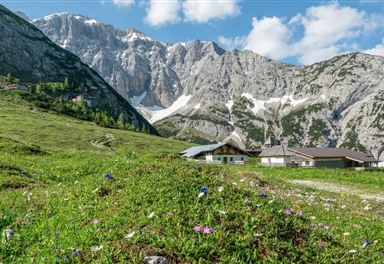 Huts at the Karwendelhaus