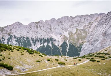 Hiking trail at Lafatscher Hochleger