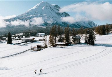 Langlaufen auf der Loipe Plaik