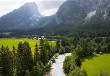 Leutascher Ache mit Gehrenspitze