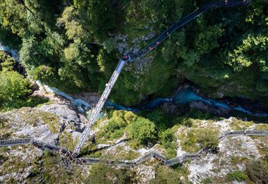 Leutascher Geisterklamm von oben - Steg und Klamm (2).jpg