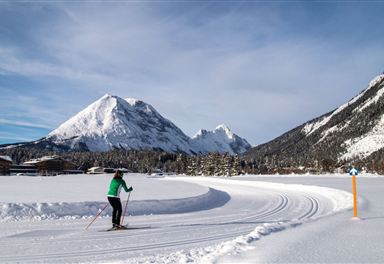 Weidach cross-country ski trail with Hohe Munde