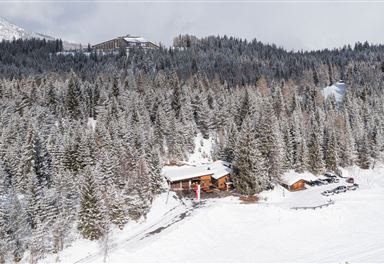Lottenseehütte in winter