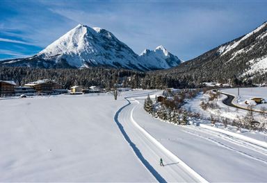 Weidach cross-country ski trail with Hohe Munde