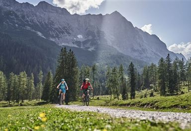 Mountain bikers in Gaistal