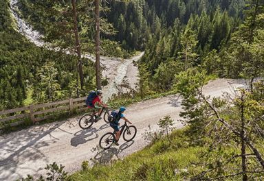 Mountainbiker nella Gaistal