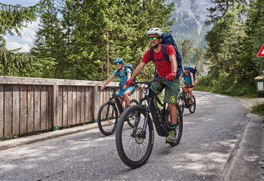 Bike tour at the entrance of Gaistal