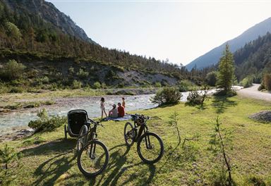 Radtour mit Kinderanhänger im Hinterautal