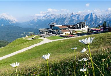 Restaurant Rosshütte mit Bergpanorama