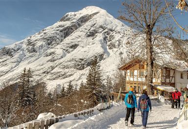 Ropferstubn im Winter - Spaziergang mit Blick auf