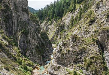 Hiking trail through the Gleirschklamm