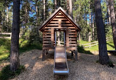 Waldspielplatz Mösern playhouse