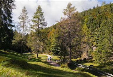 Wanderweg im Katzenloch