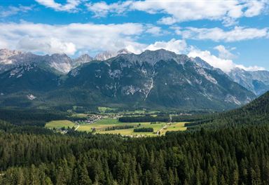 Wettersteingebirge und Leutaschtal