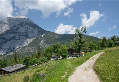 Hiking trail near the Ropferstubm