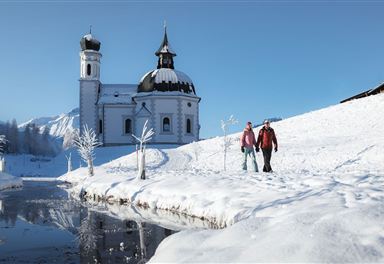 Winter hiking at the Seekirchl Seefeld