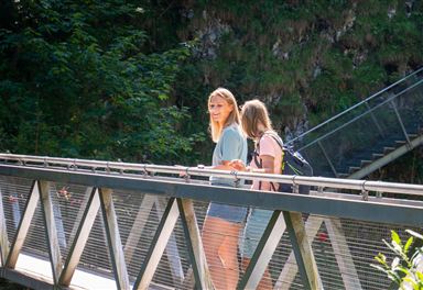 Wandererinnen in der Geisterklamm