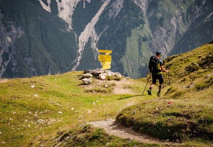Abstieg Noerdlinger zu Ursprungsattel - Karwendel Hoehenweg Etappe