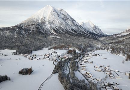 drohnenaufnahme_neuschnee_27.11._leutasch_blick_richtung_hohe_munde_1.jpg