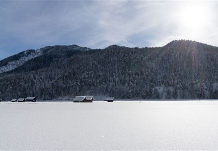 Funkelnd verschneite Felder vor Scharnitz.jpg