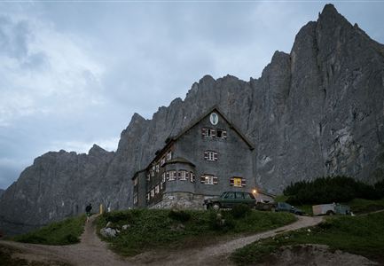 Karwendel Falkenhütte_Tirol Werbung_Schwarz Jens_Vomp-2.jpg