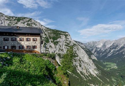 Karwendelhaus im Naturpark