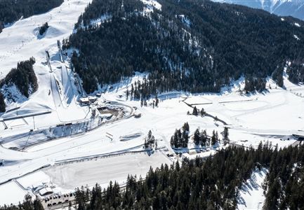 Luftaufnahme der WM-Arena und Loipen - Winter - Seefeld (1).jpg