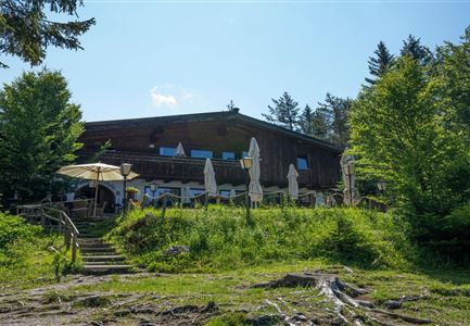 Circular hike to the Wildmossalm alpine hut & Lottenseehütte alpine hut