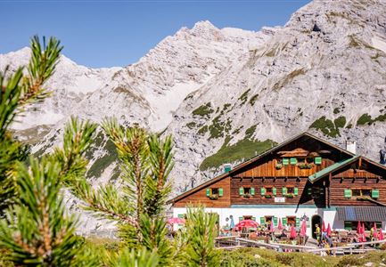 Pfeishuette - Karwendel Hoehenweg Etappe 3 & 4