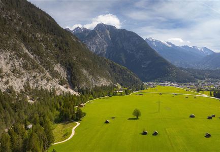 Hiking trail between Gießenbach and Scharnitz